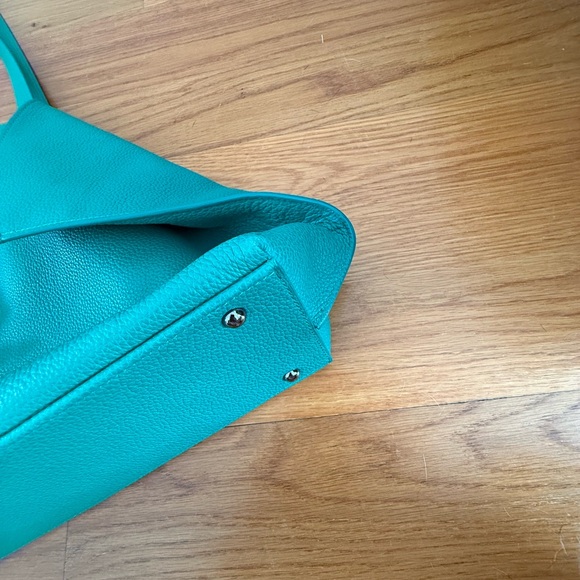 Akris A1 medium tote in green - Picture 9 of 10